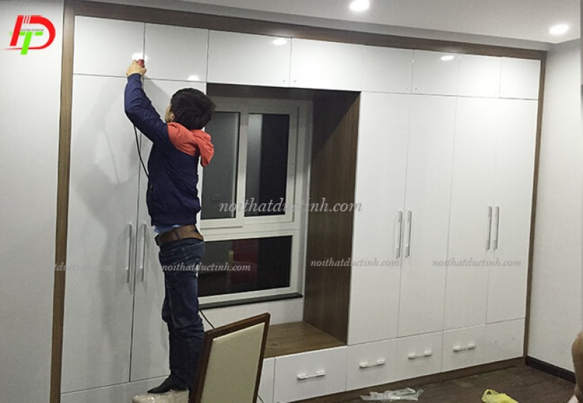 Tủ quần áo gỗ công nghiệp hiện đại kết hợp kệ ngồi đọc sách TA19