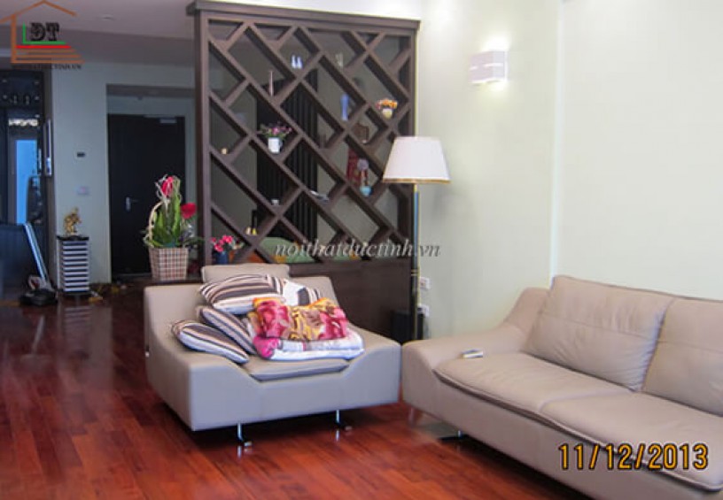 Vách ngăn phòng khách gỗ đẹp VNP10