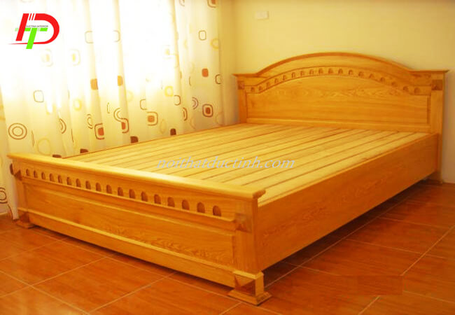 Giường ngủ gỗ xoan đào kiểu dáng truyền thống